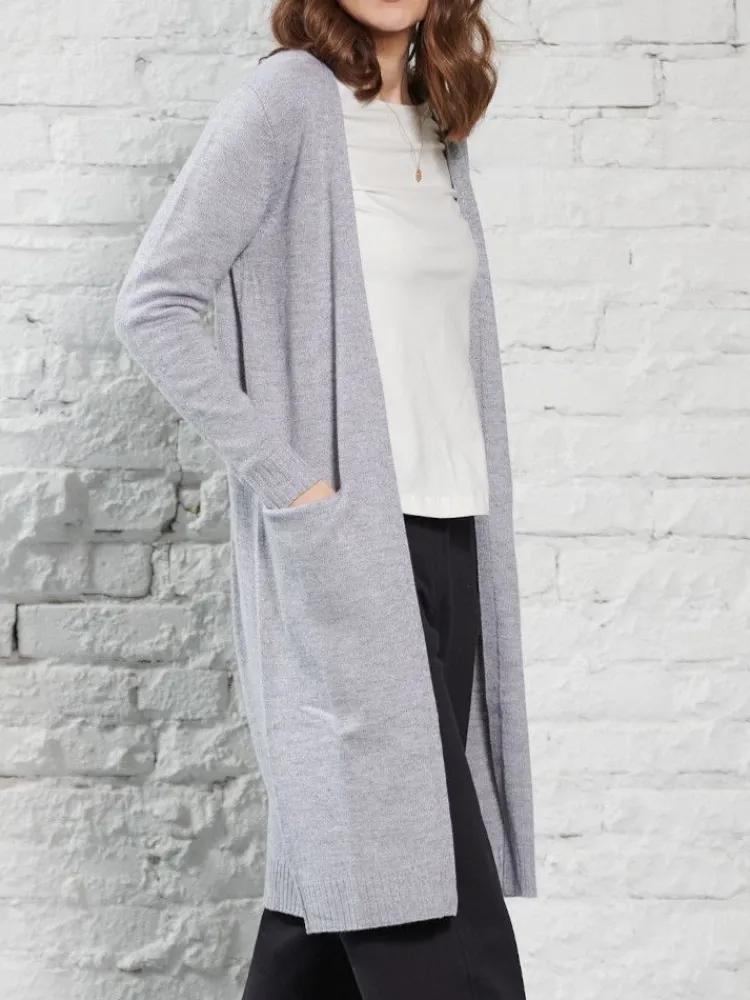 Lounge-Wear|Strickjacken & -Mäntel^Kokon Zwo 100% Merinowolle kbT Feinstrick Long-Strickjacke grau von hellgrau meliert