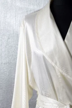 Morgenmantel Lang|Morgenmantel Mit Seide^Plauener Seidenweberei 100% Seide Morgenmantel WELLE naturweiß naturweiss mit eingewebtem Wellenmuster