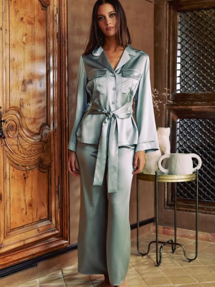 Lounge-Wear|Seidenpyjama^Marjolaine 100% Seide Pyjama SOIE FANTAISIE aus Satin von nebelgrau oder schiefergrau