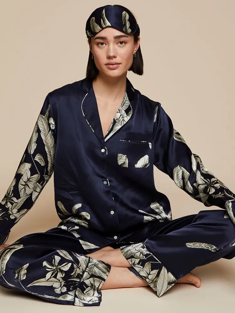 Lounge-Wear|Seidenpyjama^Radice 100% Seide Schlafanzug Elisabetha in ELEPHANT GARDEN nachtblau von nachtblau mit creme-weiß