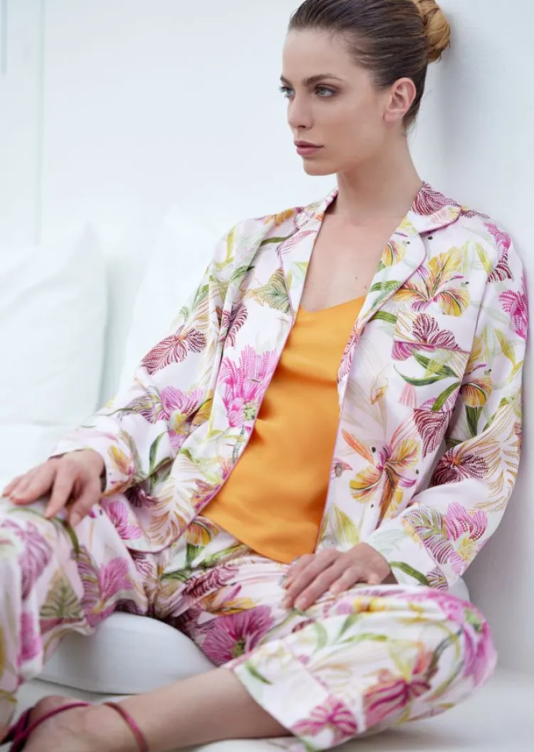 Lounge-Wear|Seidenpyjama^Luna di Seta 100% Seide Schlafanzug SPRING GARDEN rosa von gepunktetes Blumenmuster auf rosa