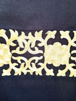 Strandkleider & Sommerkleider|Kaftan, Tunika & Pareo^Gattina Baumwolle Batist Strandtunika JÖRDIS mit Stickerei von weiß oder schwarz mit gold