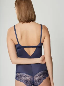 Alle Bodys^Maison Lejaby Body SHADE mit Spitze uni von beige mit Blumenspitze