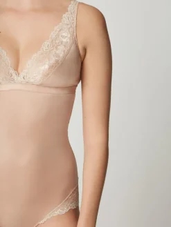 Alle Bodys^Maison Lejaby Body SHADE mit Spitze uni von beige mit Blumenspitze