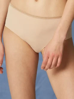 Alle Slips^Maison Lejaby Brazilian Shorty NUAGE PUR extra flach uni von Maisonlejaby