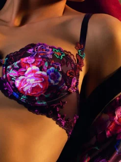 Alle Bhs^Lise Charmel Geblümter Halbschalen BH AVEU EN FLEURS von dunkles Violett mit Blumenmuster