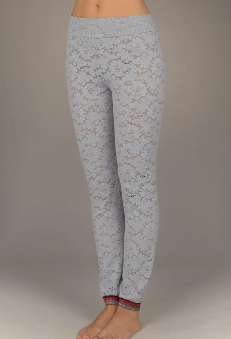 Freizeit- & Reisekleidung|Lounge-Wear^Suggest by Pain de Sucre Hose KAINA 80 aus Spitze von Suggest schwarz oder kieselgrau mit bunt gestreiften Lurex Bündchen