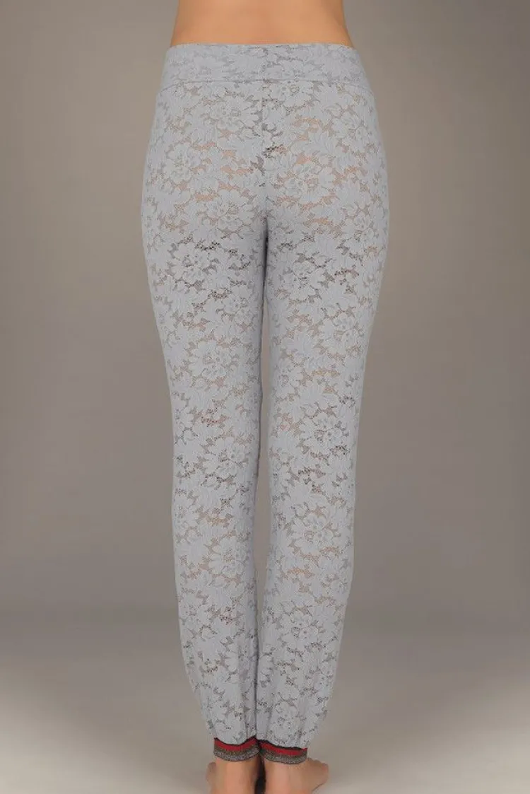 Freizeit- & Reisekleidung|Lounge-Wear^Suggest by Pain de Sucre Hose KAINA 80 aus Spitze von Suggest schwarz oder kieselgrau mit bunt gestreiften Lurex Bündchen