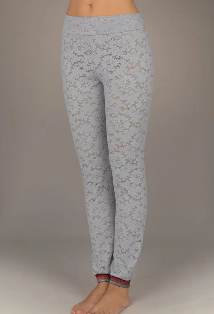 Freizeit- & Reisekleidung|Lounge-Wear^Suggest by Pain de Sucre Hose KAINA 80 aus Spitze von Suggest schwarz oder kieselgrau mit bunt gestreiften Lurex Bündchen