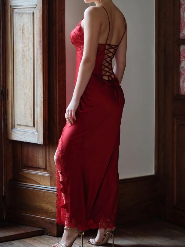 Alle Negligés|Seidenneglige^Marjolaine Langes Stretchseidennachthemd VELVET mit Spitze von in rot oder rosa/schwarz