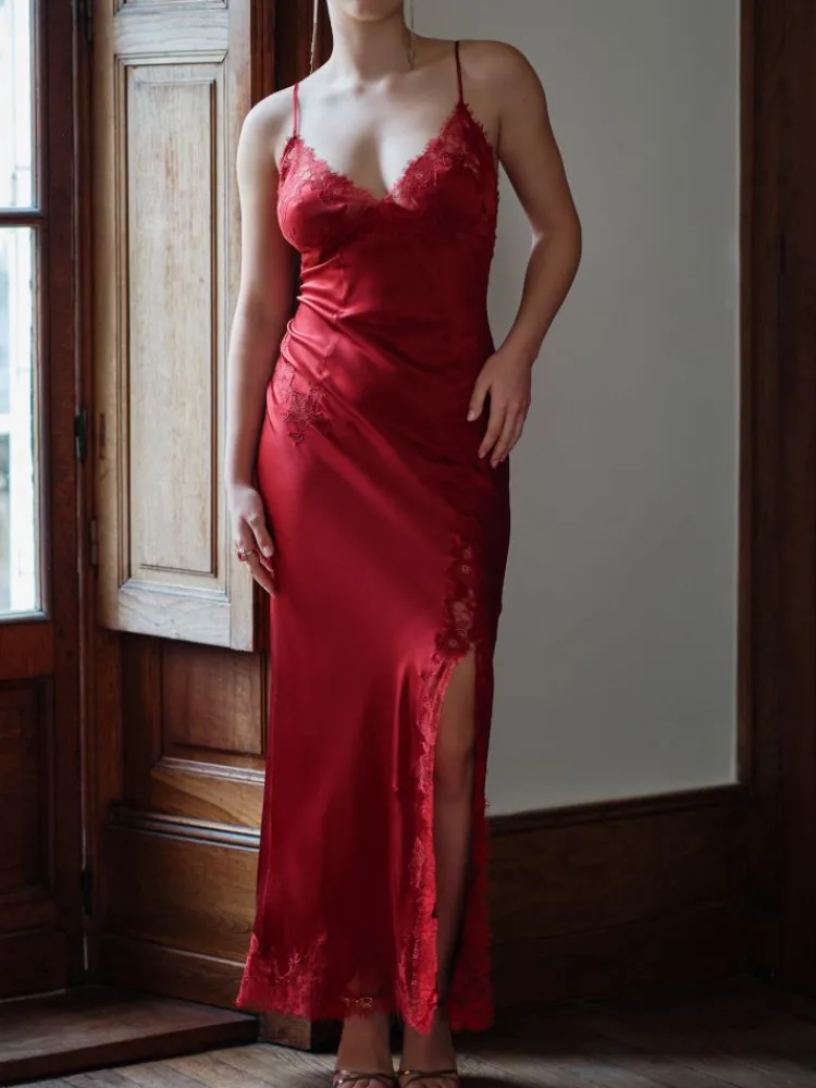 Alle Negligés|Seidenneglige^Marjolaine Langes Stretchseidennachthemd VELVET mit Spitze von in rot oder rosa/schwarz