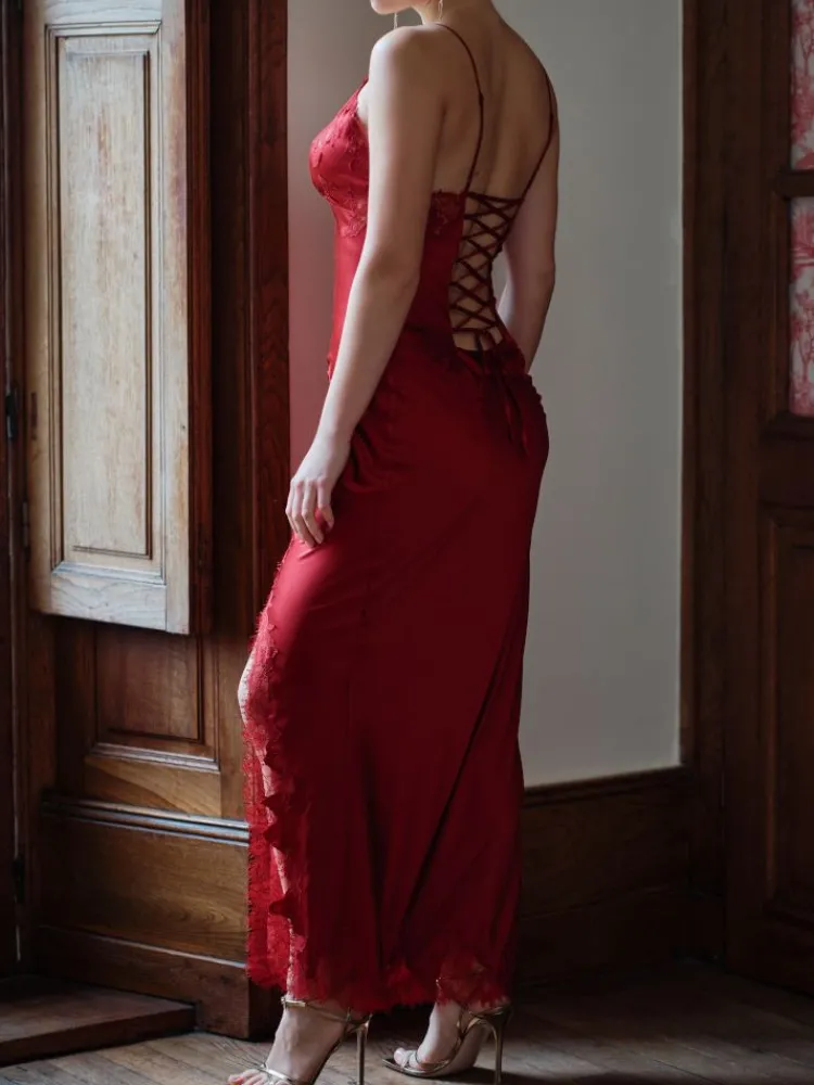 Alle Negligés|Seidenneglige^Marjolaine Langes Stretchseidennachthemd VELVET mit Spitze von in rot oder rosa/schwarz