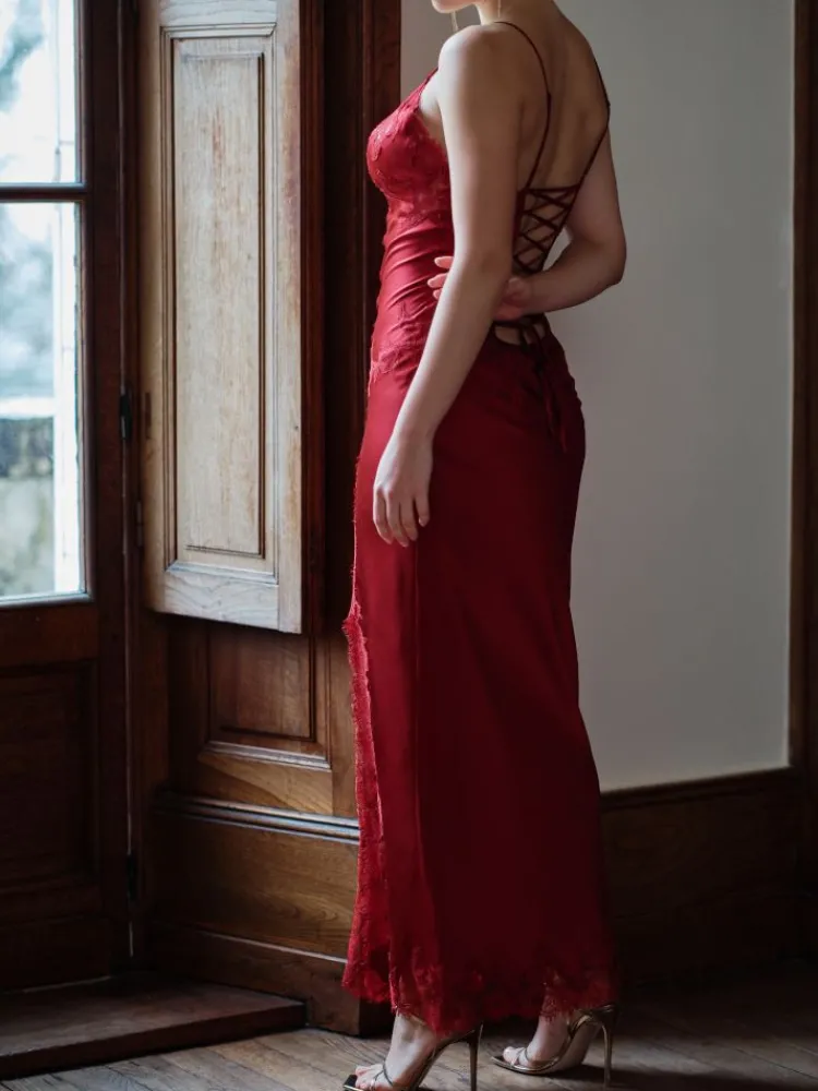 Alle Negligés|Seidenneglige^Marjolaine Langes Stretchseidennachthemd VELVET mit Spitze von in rot oder rosa/schwarz