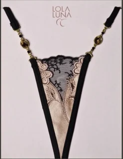 Alle Strings^Lola Luna LAST PIECE Micro-String CHARLESTON MICRO schwarz-haut Größe XL schwarz- haut (beige) mit cognac-farbenen Strass- Kristallen