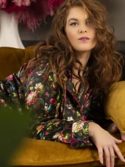 Seidenpyjama^Marjolaine LAST PIECE Seidenpyjama NURHAN schwarz-grün von Größe DE38 schwarz grün pink mit Zierbiesen