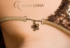 Alle Strings^Lola Luna String VARNA CLOSED gold-schoko schoko mit gold und citrin-gelben Strass- Kristallen
