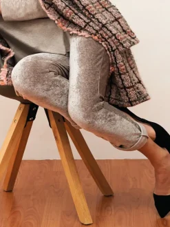 Lounge-Wear|Feine Pyjamas^Chiara Fiorini Lounge-Hose MODAL SAMT von malve-flieder oder taupe-silber