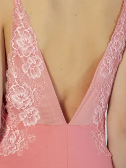 Edle Nachthemden|Alle Negligés^Verdiani Modal Neglige mit Spitze lang CORALLO pink von koralle pink mit Spitze