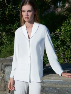 Feine Pyjamas^Chiara Fiorini Modal Pyjama PANNA No. 2 von wollweiß mit fliederfarbenen Details