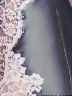 Alle Negligés|Seidenneglige^Marjolaine Neglige FLAVIA kurz Seide mit Spitze von sandbeige oder dunkelgrau mit Spitze
