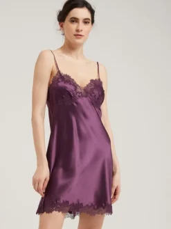 Alle Negligés|Seidenneglige^Vivis Neglige kurz Seide BERTHA violett von violett mit Spitze