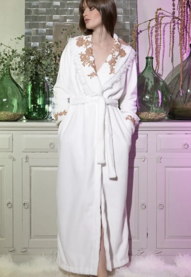 Bademantel|Hausmantel (Warm)^Marjolaine Plüsch-Hausmantel NEIGE mit Spitze von champagner-weiß oder kirschrot mit Spitze