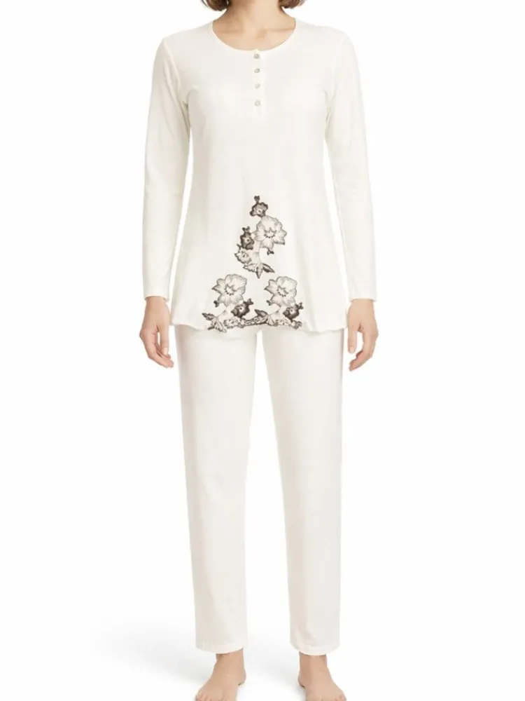 Feine Pyjamas^Exilia Pyjama TAMIKA mit Modal creme von elfenbein-weiß mit ebenholz-brauner Spitze