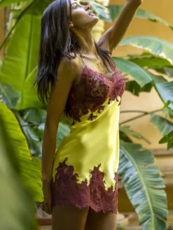 Seidenneglige|Seidennachthemd^Marjolaine Seide Combinette PEARL No. 2 von rosa oder gelb mit Spitze