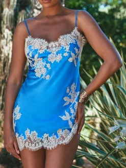 Alle Negligés|Seidenneglige^Marjolaine Seide Mini Combinette APPOLINE azurblau von azurblau mit cremefarbener Spitze