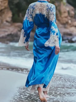 Morgenmantel Lang|Morgenmantel Aus Satin^Marjolaine Seide Morgenmantel lang APPOLINE in azurblau mit Spitze azurblau mit cremefarbener Spitze