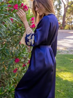 Morgenmantel Lang|Morgenmantel Aus Satin^Marjolaine Seide Morgenmantel lang MARJOLIE No. 9 mit Spitze dunkelblau oder rot mit Spitze