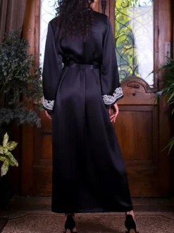 Morgenmantel Lang|Morgenmantel Mit Spitze^Marjolaine Seide Morgenmantel lang MARJOLIE No. 8 von schwarz mit perlweißer Spitze