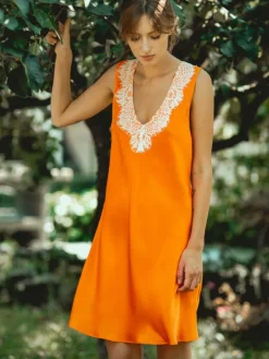 Kleider|Seidenneglige^Vivis Seide Nachthemd LESLIE mandarine orange von mandarine orange mit cremeweißer Spitze