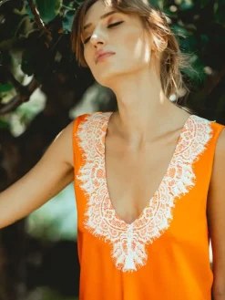 Kleider|Seidenneglige^Vivis Seide Nachthemd LESLIE mandarine orange von mandarine orange mit cremeweißer Spitze