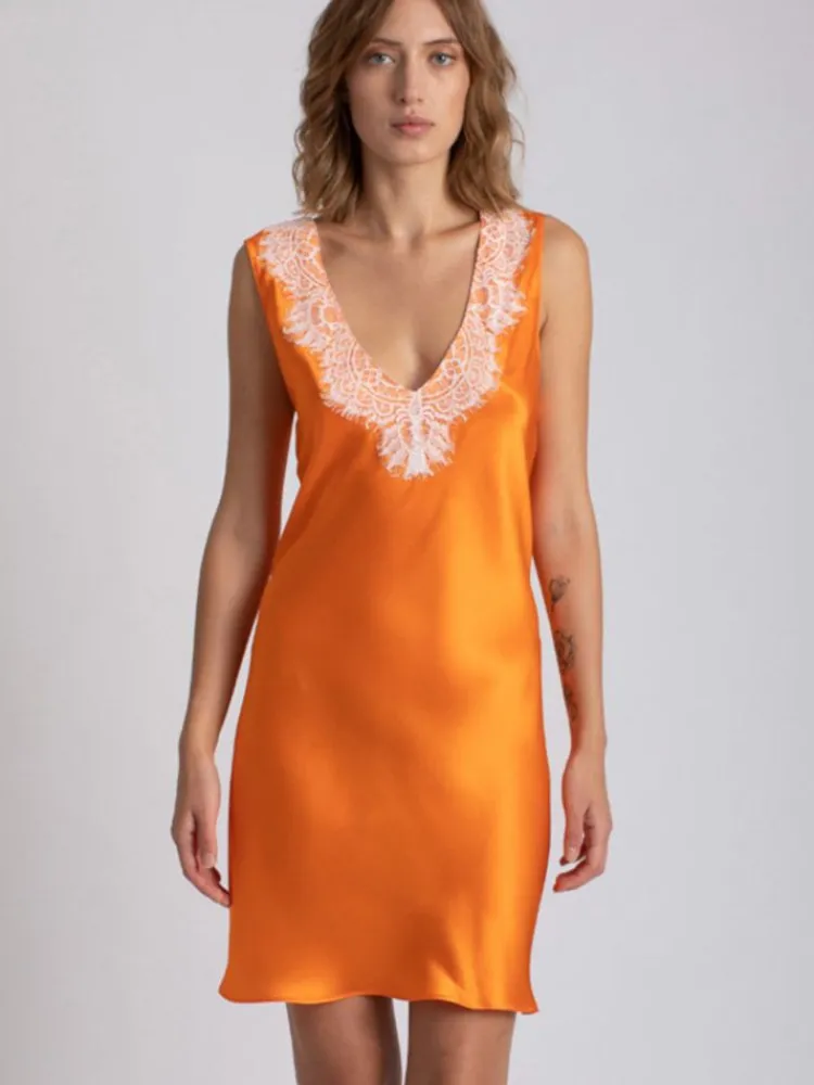 Kleider|Seidenneglige^Vivis Seide Nachthemd LESLIE mandarine orange von mandarine orange mit cremeweißer Spitze