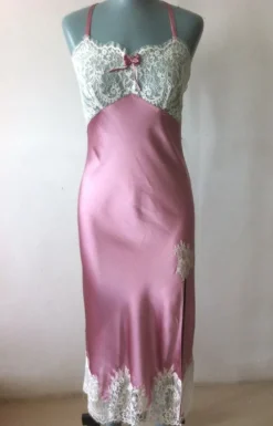 Alle Negligés|Seidenneglige^Gattina Seide Negligé lang SERENATA mit Spitze schwarz gold von mauve oder schwarz mit goldener Spitze