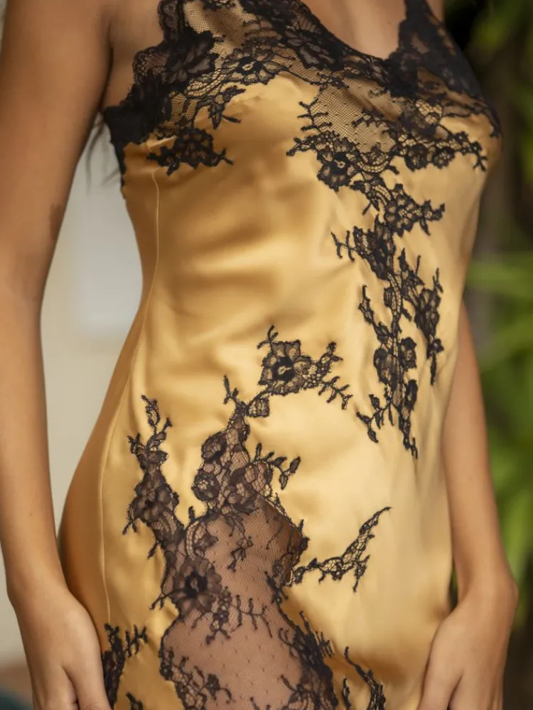 Seidenneglige^Marjolaine Seide Negligé PERSEA No. 3 mit Spitze