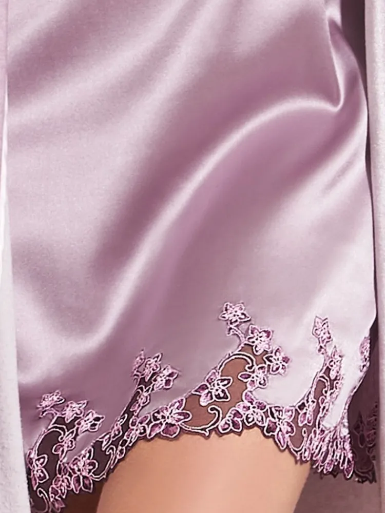 Alle Negligés|Seidenneglige^Chiara Fiorini Seide Neglige GLICINE malve-flieder von malve-flieder mit lila Spitze