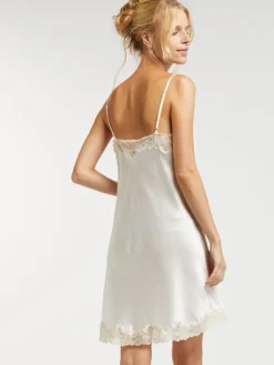 Alle Negligés|Seidenneglige^Vivis Seide Neglige LORETTA von elfenbein weiß mit Spitze