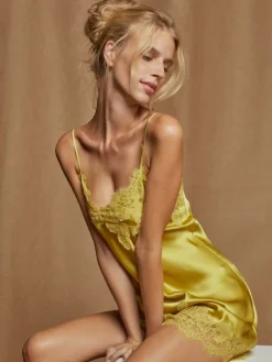 Alle Negligés|Seidenneglige^Vivis Seide Neglige LUANA von grünlich gelb mit Spitze