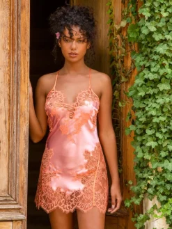 Alle Negligés|Seidenneglige^Marjolaine Seide Neglige NYMPHE No. 3 kurz bunt puder-rosé oder rauchgrau mit Spitze