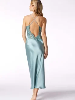 Alle Negligés|Seidenneglige^Vivis Seide Neglige PERLA arktisblau von eisblau mit spitze