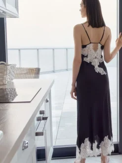 Alle Negligés|Unterkleider Mit Seide^Gattina Seiden-Neglige lang MAILIN No. 2 mit Spitze von weiß oder schwarz mit Spitze