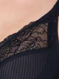 Alle Bodys^Triumph Shaping Body bügellos PEONY FLORALE BS mit Spitze by schwarz oder apricot aus Spitze