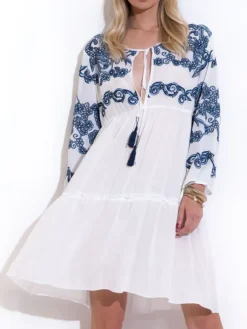 Strandkleider & Sommerkleider|Kaftan, Tunika & Pareo^Chiara Fiorini Sommerkleid mit Stickerei RICAMATO von mit Viscose Stickerei in dunkelblau und hellblau auf weißem Grund