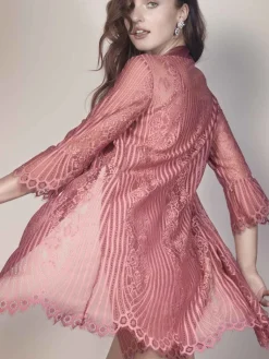 Morgenmantel Kurz|Morgenmantel Mit Spitze^Escora Spitze Morgenmantel JOSEPHINE von schwarz oder altrosa