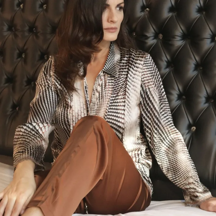 Lounge-Wear|Bluse & Tunika^Gattina Stretchseide Oberteil BOA schwarz-weiß von schwarz-weiß mit kastanienbraun