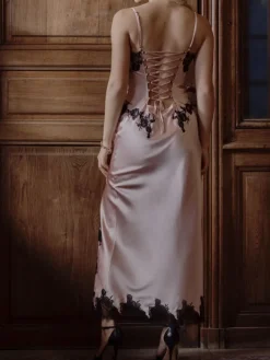 Alle Negligés|Seidenneglige^Marjolaine Stretchseidenneglige VELVET in lang von in rot oder rosa/schwarz