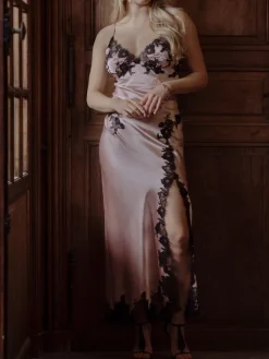 Alle Negligés|Seidenneglige^Marjolaine Stretchseidenneglige VELVET in lang von in rot oder rosa/schwarz