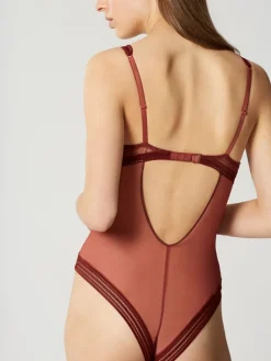 Alle Bodys|Alle Strings^Maison Lejaby Tüllspitze String-Body MISS LEJABY von schwarz oder rot mit Blumenmuster